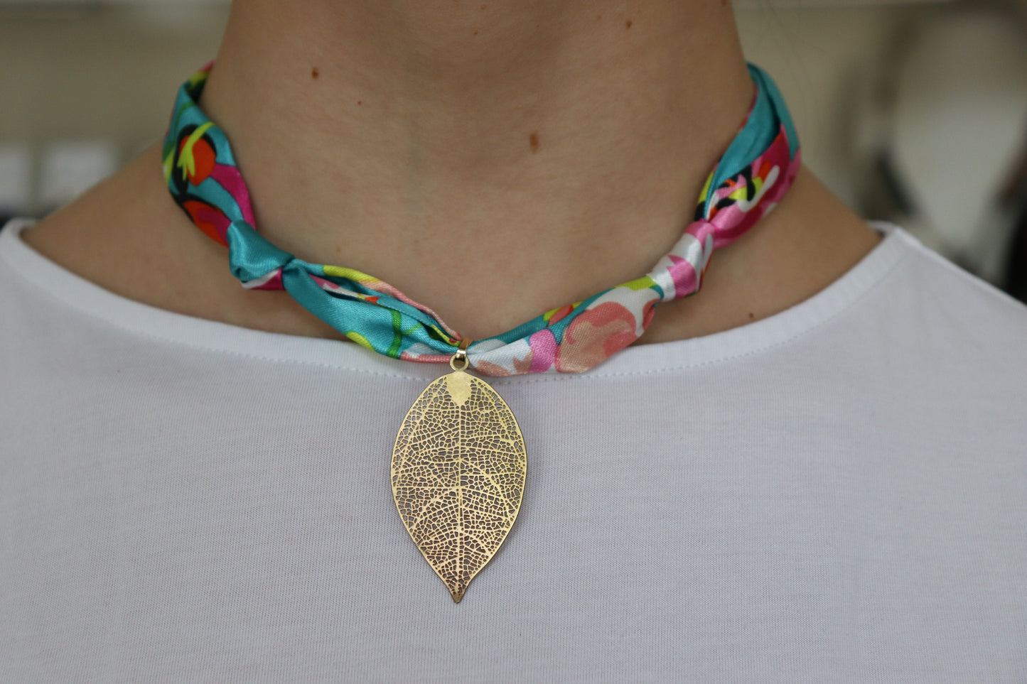 Filigree Leaf Pendant Scarf Necklace