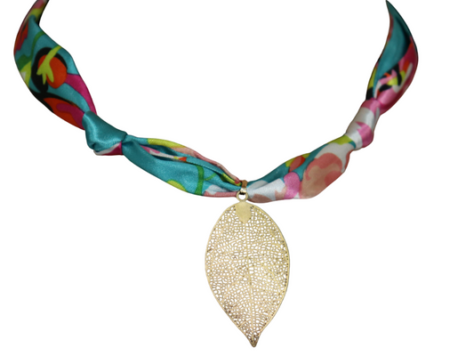 Filigree Leaf Pendant Scarf Necklace